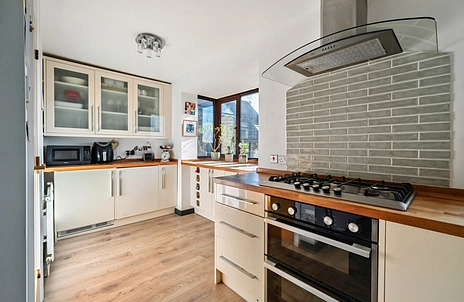 4 bedroom house for sale - Gibbs Close, High Wycombe, Buckinghamshire, HP13 - Property View 3
