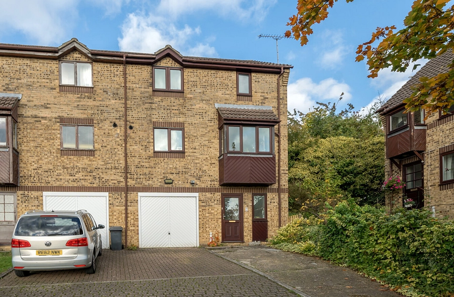 4 bedroom house for sale - Gibbs Close, High Wycombe, Buckinghamshire, HP13 - Property View 1