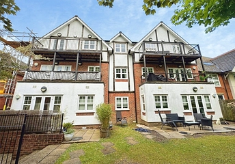 2 bedroom apartment for sale - West Wycombe Road, High Wycombe, Buckinghamshire, HP12 - Property View 1