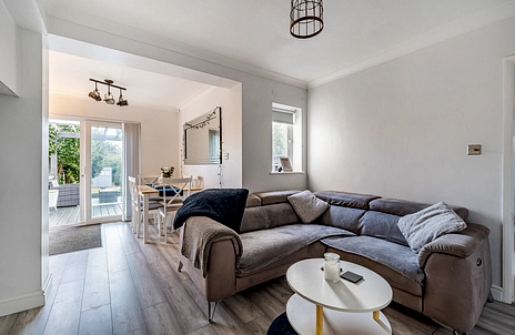 2 bedroom house for sale - Buckingham Way, Flackwell Heath, High Wycombe, Buckinghamshire, HP10 - Property View 2