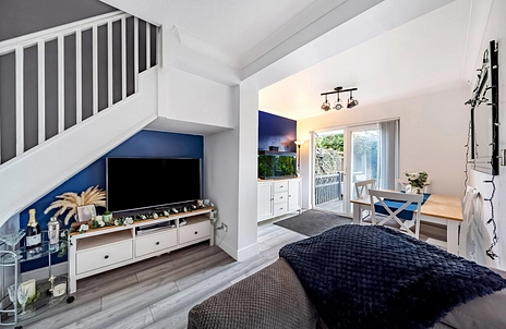 2 bedroom house for sale - Buckingham Way, Flackwell Heath, High Wycombe, Buckinghamshire, HP10 - Property View 3