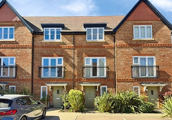 3 bedroom townhouse for sale - Aspen Road, High Wycombe, HP10 - Property View 1