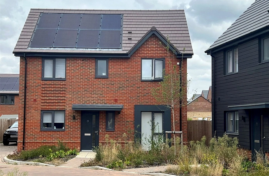 3 bedroom house to rent - Hunt Way, Crowthorne, RG45 - Property View 1