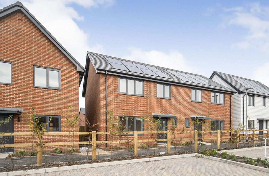 3 bedroom house to rent - Goodwood Crescent, Crowthorne, RG45 - Property View 1