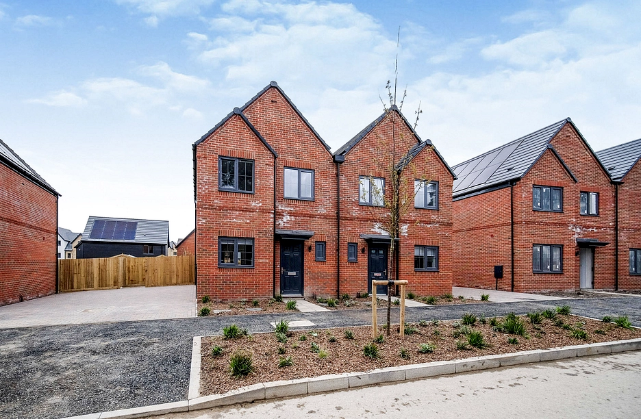 2 bedroom house to rent - Wilks Road, Crowthorne, RG45 - Property View 1