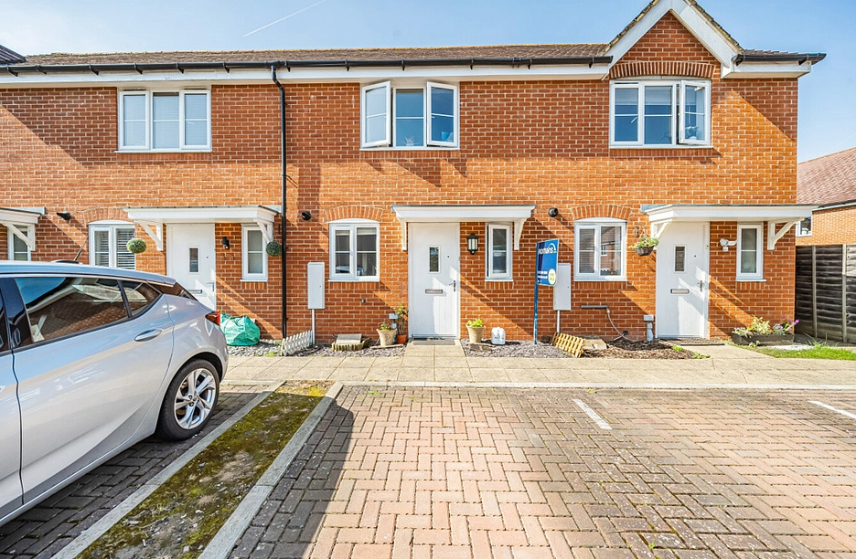 2 bedroom house for sale - Fawn Drive, Three Mile Cross, Reading, Berkshire, RG7 - Property View 1