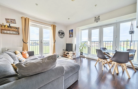 2 bedroom apartment for sale - Regis Park Road, Reading, Berkshire, RG6 - Property View 2