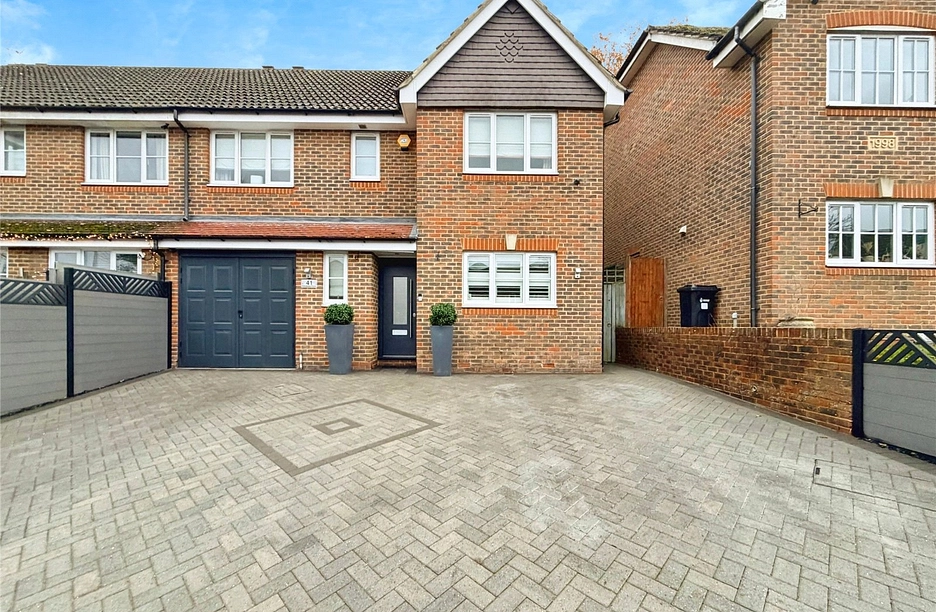 4 bedroom house for sale - Woodcock Court, Three Mile Cross, Reading, Berkshire, RG7 - Property View 1