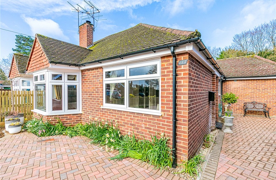 3 bedroom bungalow for sale - Farm Road, Maidenhead, Berkshire, SL6 - Property View 1