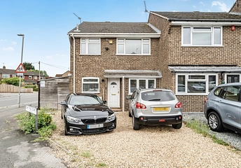 3 bedroom house for sale - Bay Tree Court, Burnham, Slough, Buckinghamshire, SL1 - Property View 1