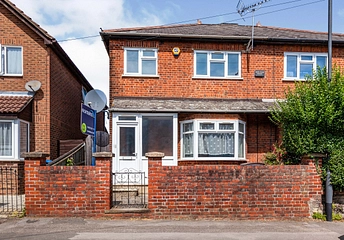 3 bedroom house to rent - Boyn Valley Road, Maidenhead, SL6 - Property View 1