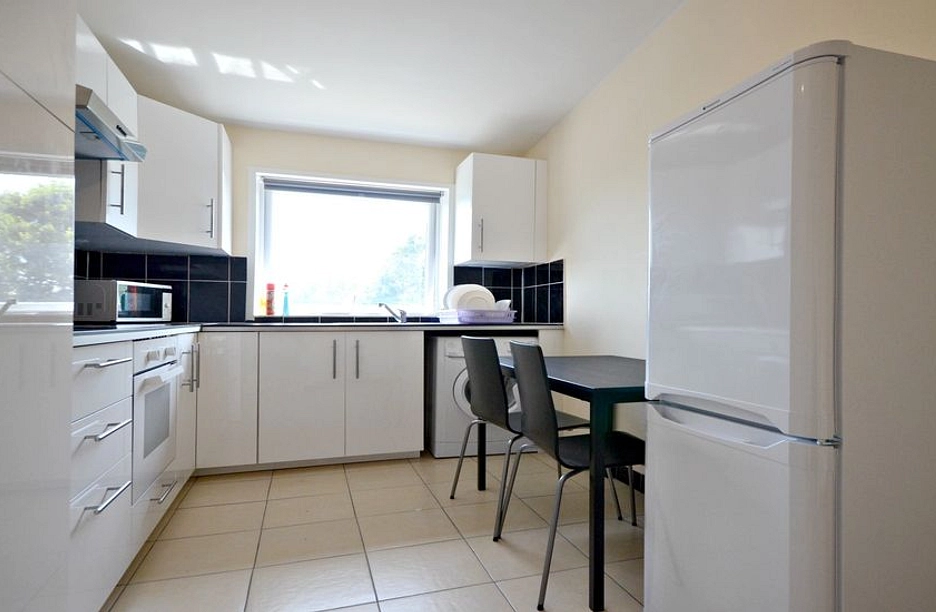 apartment to rent - Station Parade, Station Hill, Cookham, Maidenhead, SL6 - Property View 1