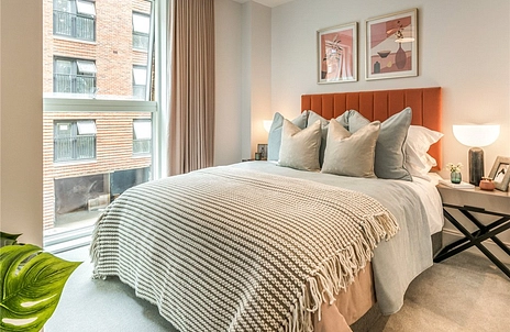 3 bedroom house for sale - Horlicks Quarter, Stoke Gardens, Slough, SL1 - Property View 3