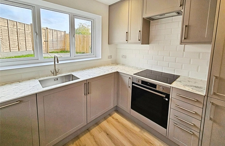 2 bedroom house for sale - Blackwater, Camberley, Hampshire, GU17 - Property View 2