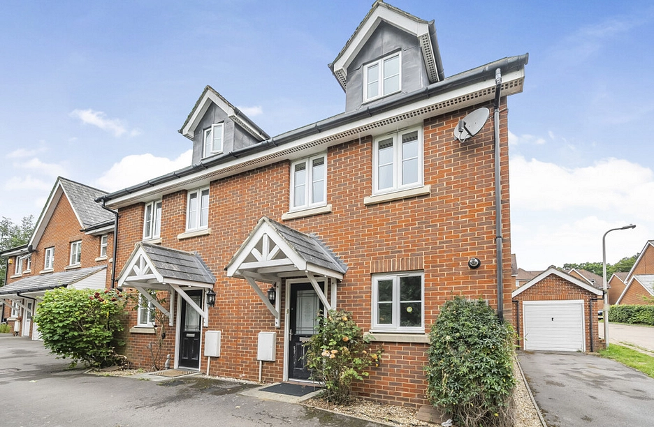 3 bedroom house for sale - Ducketts Mead, Shinfield, Reading, Berkshire, RG2 - Property View 1