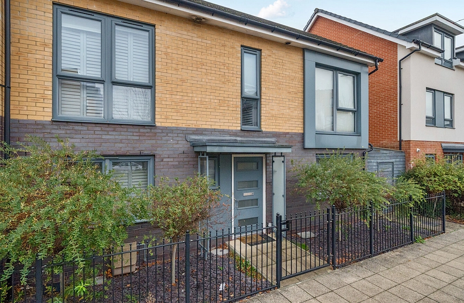 3 bedroom house for sale - Padworth Avenue, Reading, Berkshire, RG2 - Property View 1