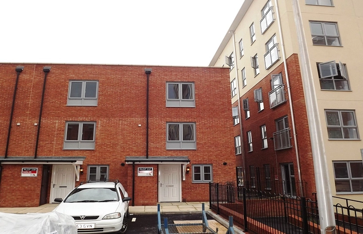 3 bedroom townhouse to rent - Battle Square, Reading, RG30