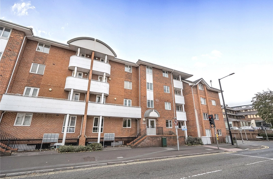 2 bedroom apartment to rent - Queens Road, Reading, Berkshire, RG1 - Property View 1