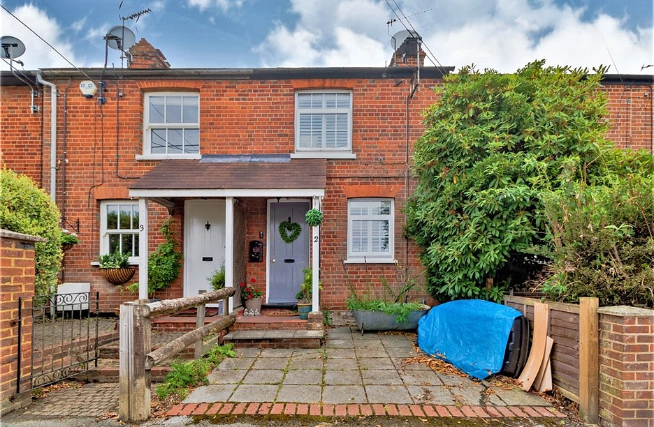 2 bedroom house for sale - High Street, Little Sandhurst, Sandhurst, GU47 - Property View 1