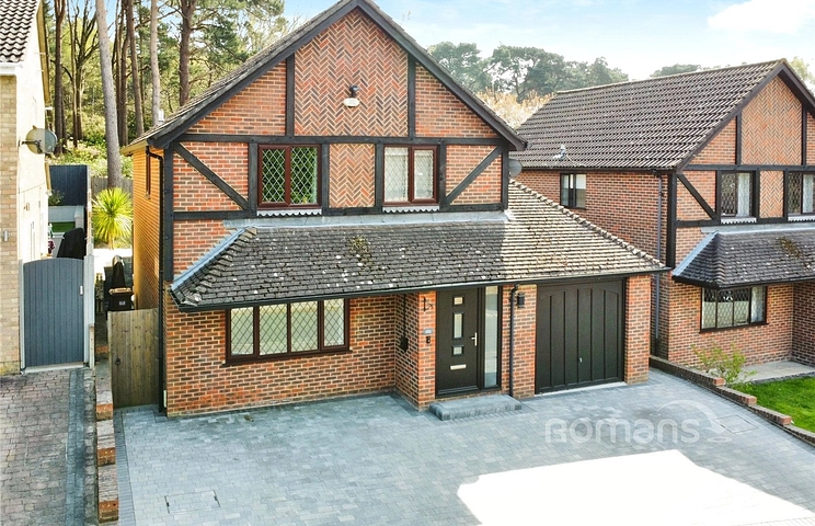 4 bedroom house for sale - Harvard Road, Owlsmoor, Sandhurst, Berkshire, GU47