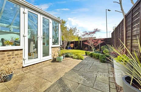 3 bedroom house for sale - Dovedale Close, Owlsmoor, Sandhurst, Berkshire, GU47 - Property View 2