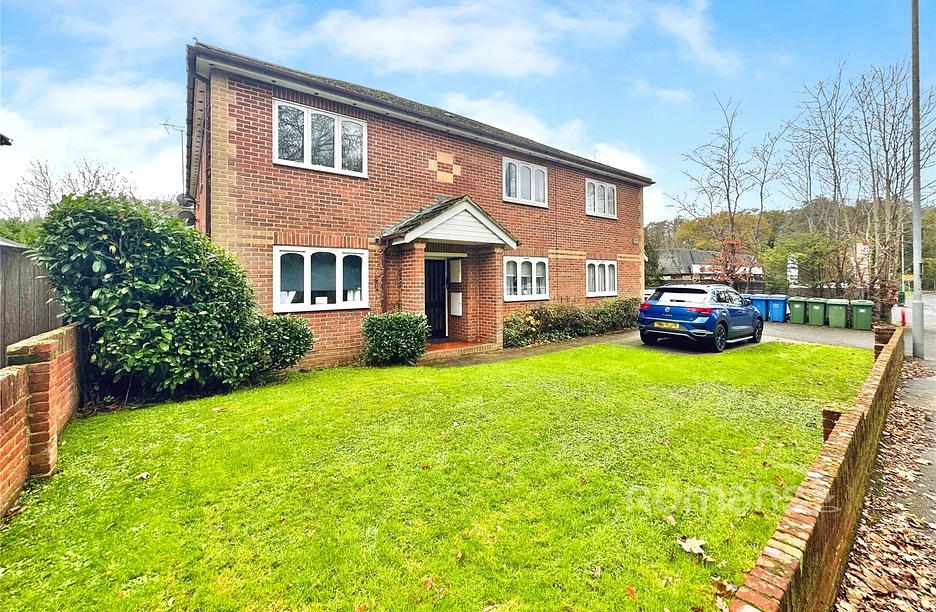 1 bedroom apartment for sale - High Street, Sandhurst, Berkshire, GU47 - Property View 1