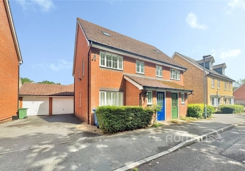 4 bedroom house for sale - Alford Close, Sandhurst, Berkshire, GU47 - Property View 1