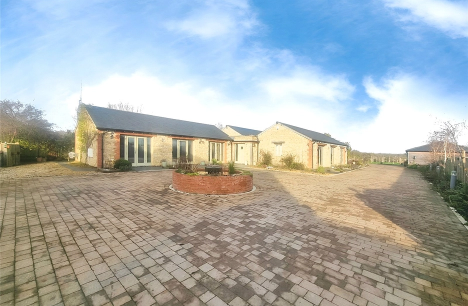 4 bedroom house for sale - Morses Lane, South Marston, Swindon, Wiltshire, SN3 - Property View 1