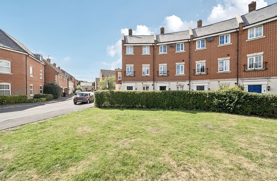 4 bedroom house for sale - Stinsford Crescent, Swindon, Wiltshire, SN25 - Property View 1