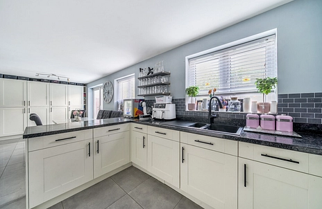 5 bedroom house for sale - Polesdon Avenue, Coate, Swindon, Wiltshire, SN3 - Property View 3