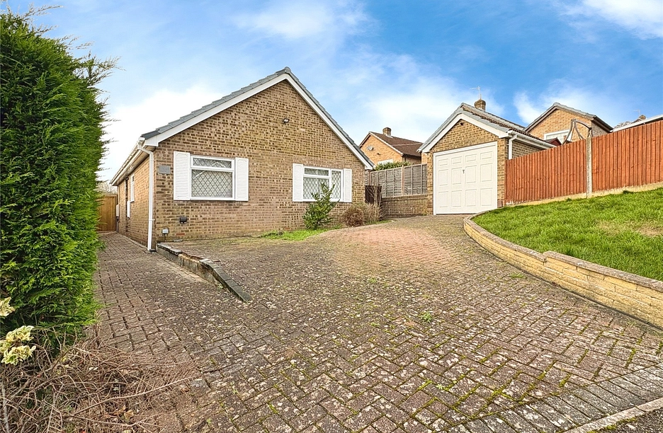 3 bedroom bungalow for sale - Broom Close, Calcot, Reading, Berkshire, RG31 - Property View 1