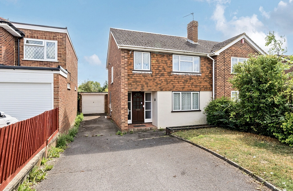 3 bedroom house for sale - Cotswold Way, Tilehurst, Reading, Berkshire, RG31 - Property View 1