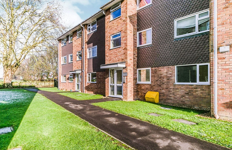 2 bedroom apartment to rent - Dorchester Court, Liebenrood Road, Reading, RG30