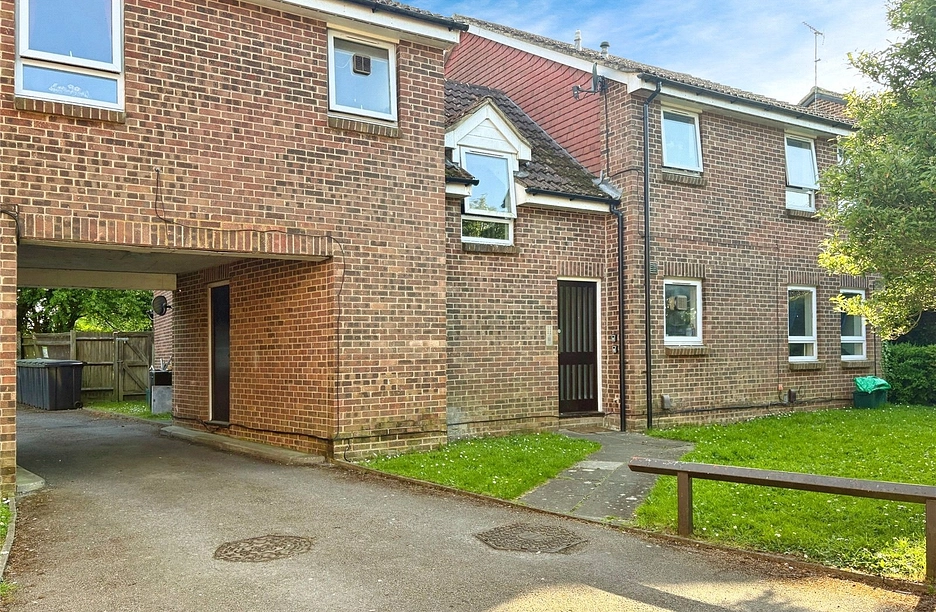 studio to rent - Wyre Court, Tilehurst, Reading, Berkshire, RG31 - Property View 1