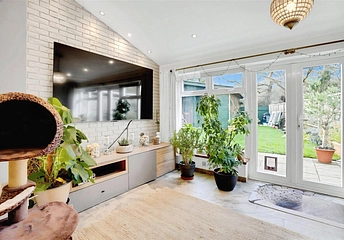 4 bedroom house for sale - Petworth Gardens, Uxbridge, UB10 - Property View 1