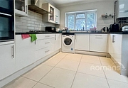 2 bedroom bungalow for sale - Priory Close, Denham, Uxbridge, Buckinghamshire, UB9 - Property View 3