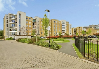2 bedroom apartment for sale - Truesdales, Ickenham, Uxbridge, UB10 - Property View 1
