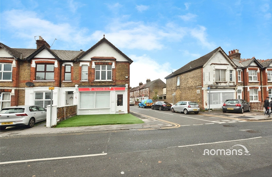 3 bedroom terraced to rent - Cowley Mill Road, Uxbridge, UB8 - Property View 1