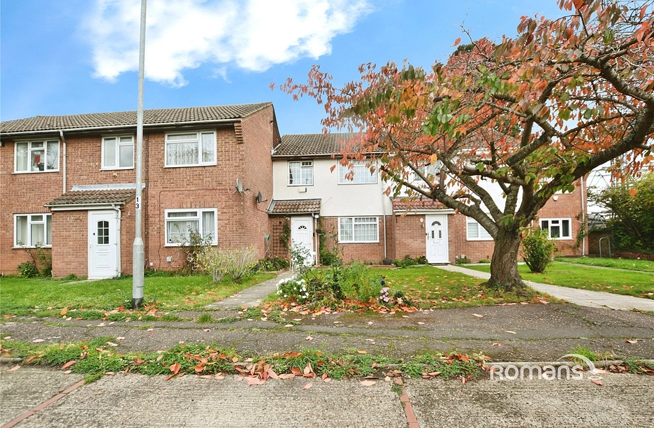 3 bedroom house to rent - Brambles Farm Drive, Uxbridge, UB10 - Property View 1