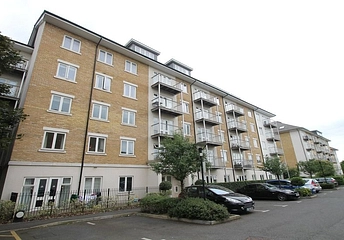 3 bedroom apartment to rent - Hurley House, 31 Park Lodge Avenue, West Drayton, UB7 - Property View 1