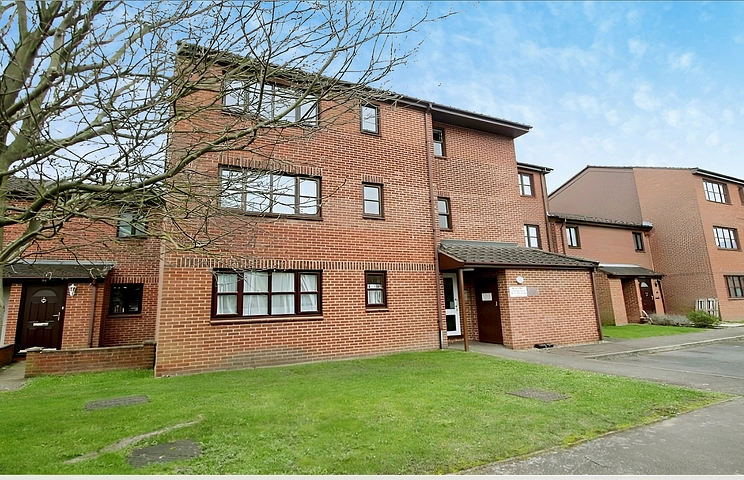 studio to rent - Newcourt, Uxbridge, UB8