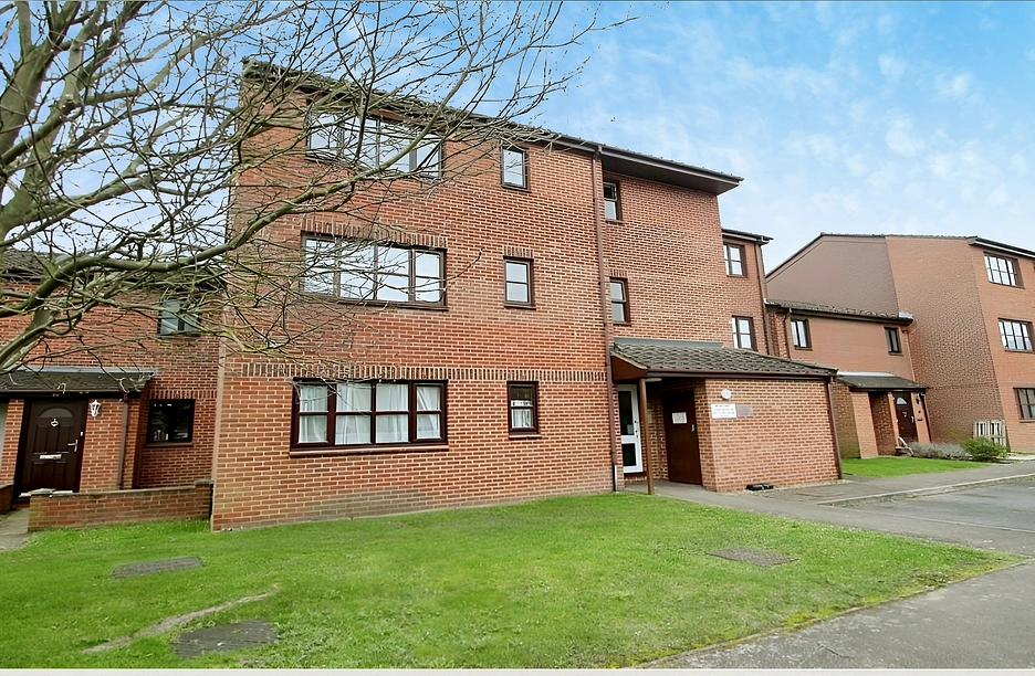 studio to rent - Newcourt, Uxbridge, UB8 - Property View 1