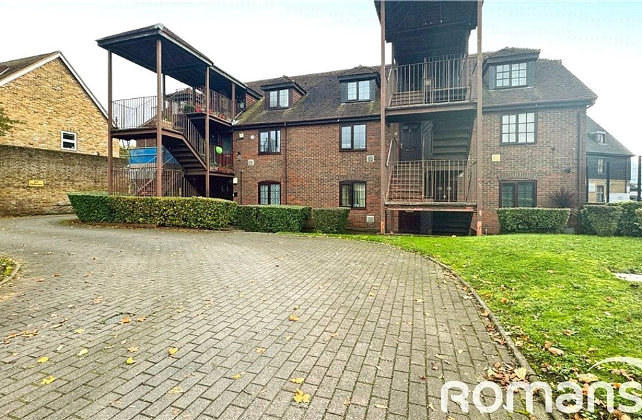 studio to rent - Kings Court, 575  Bath Road, West Drayton, UB7 - Property View 1