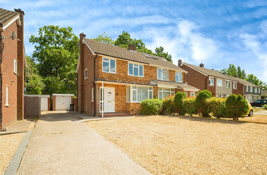 3 bedroom house to rent - Butler Road, Crowthorne, RG45 - Property View 1