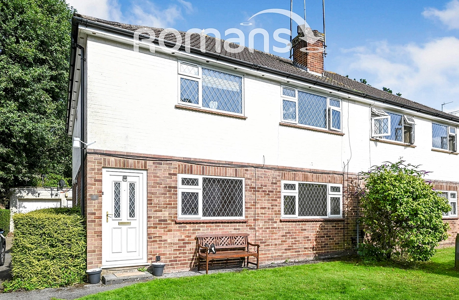 2 bedroom maisonette to rent - Lyon Road, Crowthorne, RG45 - Property View 1
