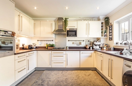 3 bedroom townhouse to rent - Godwin Close, Wokingham, RG41 - Property View 2