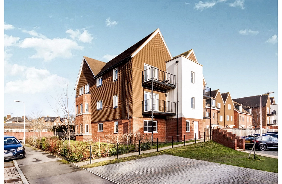 2 bedroom apartment to rent - Outfield Crescent, Wokingham, RG40 - Property View 1