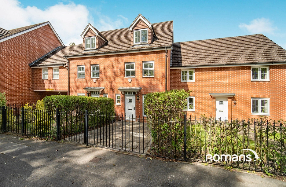 3 bedroom townhouse to rent - Waterloo Road, Crowthorne, Berkshire, RG45 - Property View 1