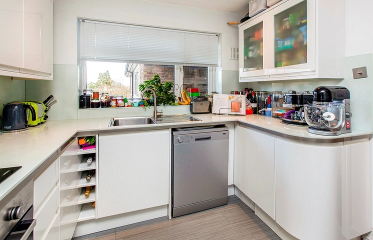 2 bedroom apartment to rent - Chantry Close, Windsor, SL4