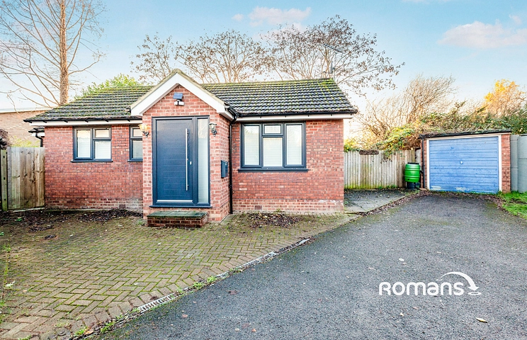 3 bedroom bungalow to rent - Bourne Avenue, Windsor, SL4